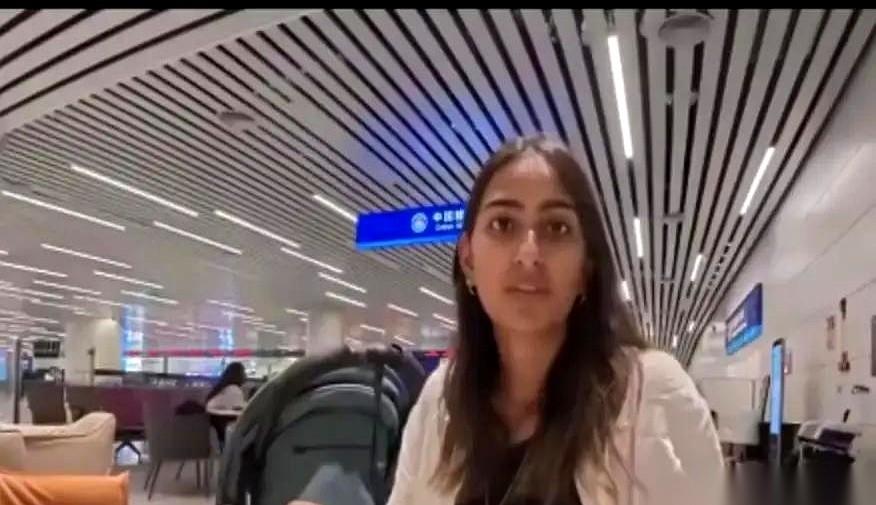 广州边检的窗口，两本护照被递了回来，没有任何商量余地。这对外国夫妻甚至还没来得及