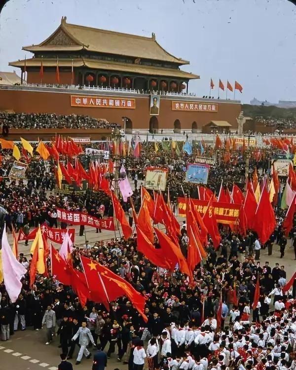 毛主席留下的东西，乍一听就是一堆数字：五千亿斤粮食，五百万吨棉花，二十多亿美元，