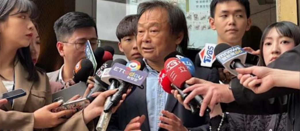 王世坚今天（4月8号）再提“郑丽文是上帝送给民进党的礼物”，还表示郑丽文现在访陆