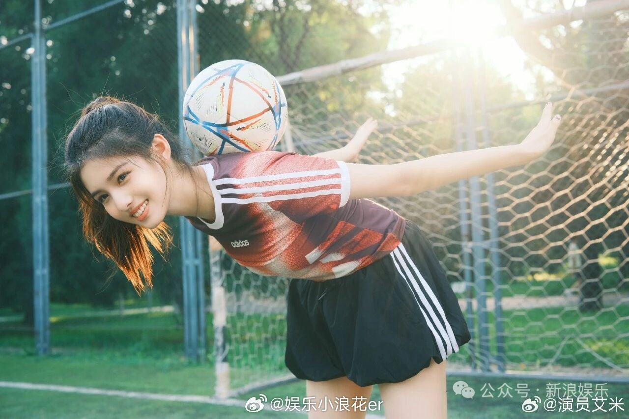 艾米试戏见周星驰很紧张艾米谈及出演周星驰新片《功夫女足》，她说是她从前不敢设想