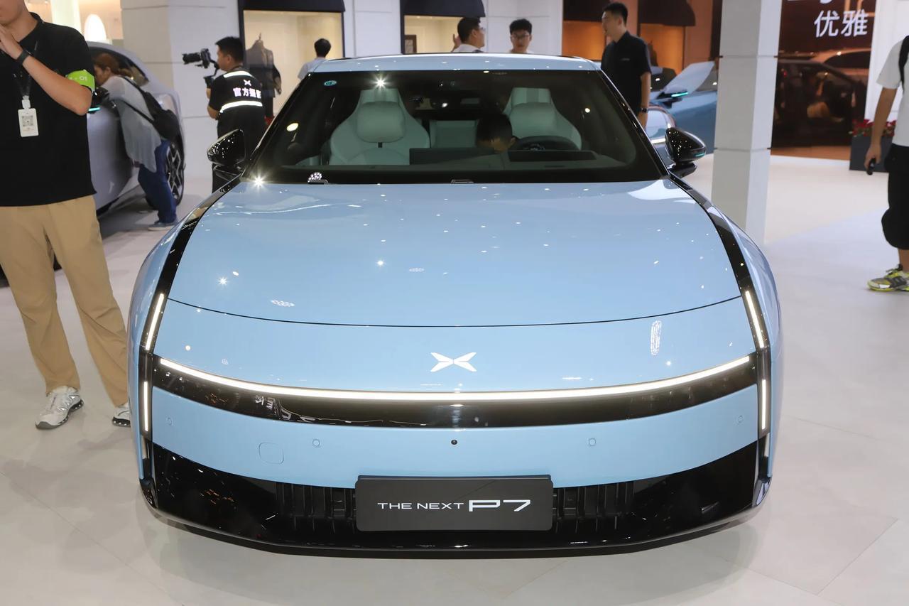 7分钟狂销1万台！小鹏P7杀进20万级，特斯拉这次真急了电动车