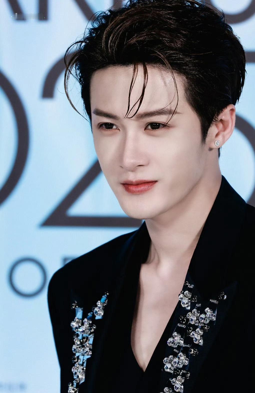 檀健次今天状态真不错,高清怼脸皮肤还这么好!2025ELLE风尚大典(全球80