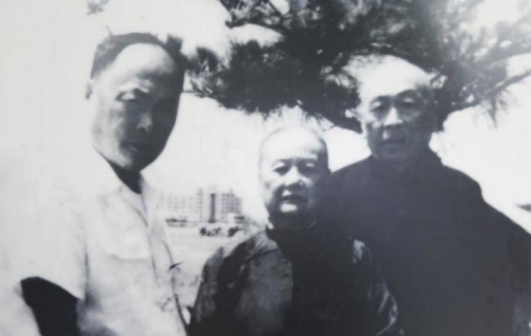 1959年周总理途经成都，得知陈毅父母住所破旧后，立即下了一道命令,。1959