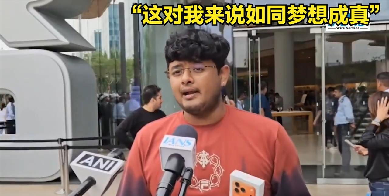 似曾相识的神奇场景：印度苹果粉排队抢新款iPhone，35度高温高湿度下排队超