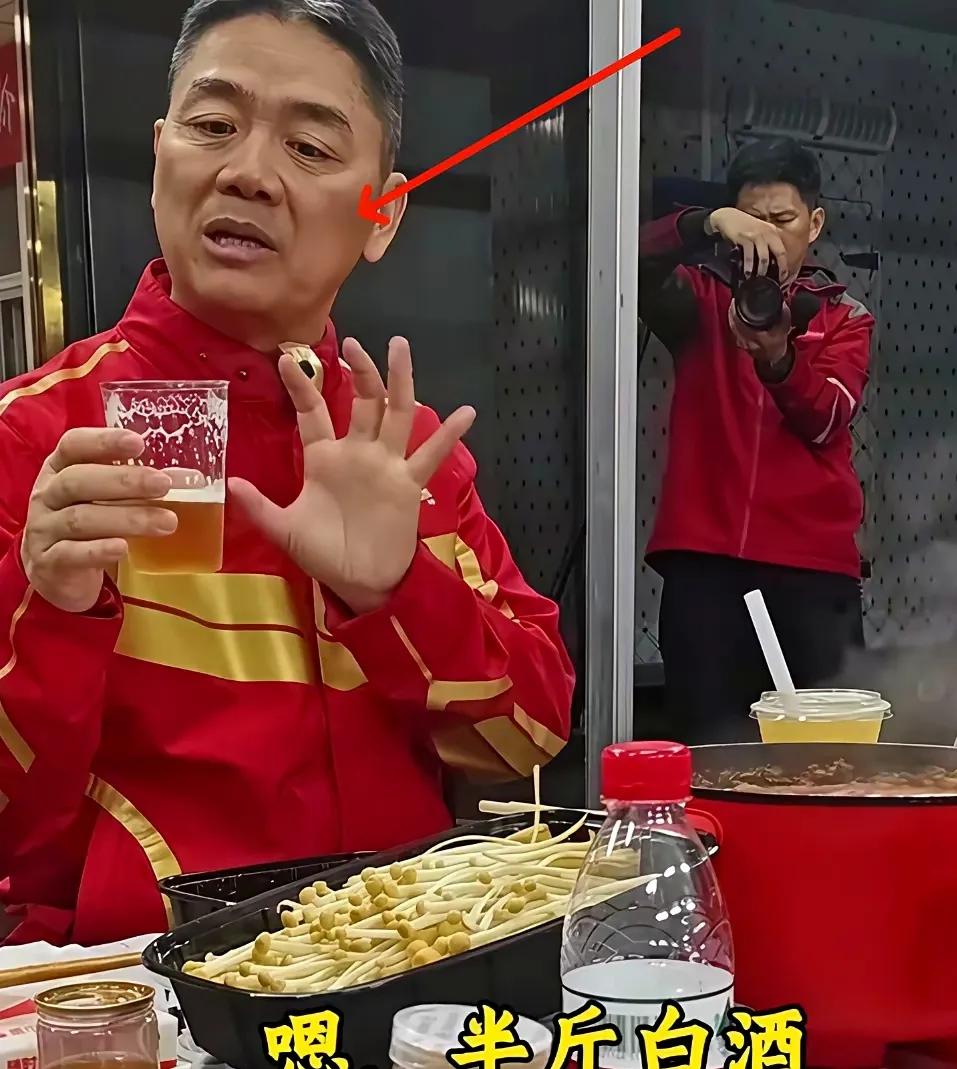 其实刘强东是最知道如何拉近和基层员工关系，让人给他卖命的老板，不信你就看最近一次
