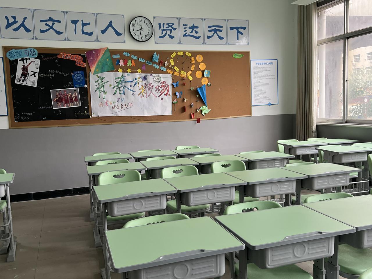 上周三，一个前来咨询转学的家长，向我诉说：他的孩子，今年没有上高中，而是和其同