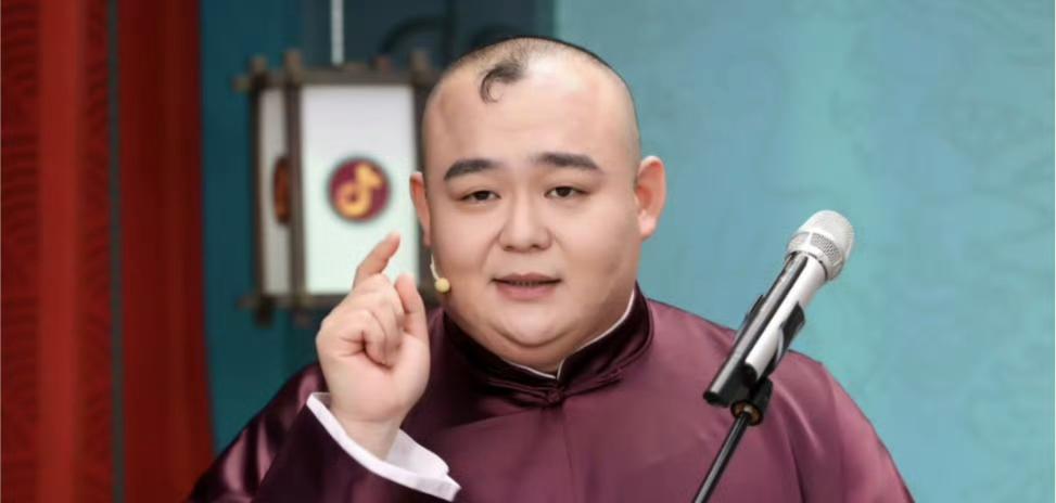 杨鹤通：看见了？公告出了，教学主任、演出队长，全撤了。师弟：通哥，你咋那么虎