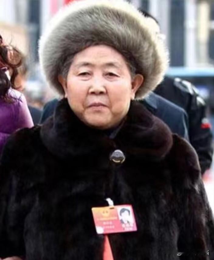 这个辣椒酱女王有点不一样创业那会，陶华碧的小作坊连玻璃瓶都买不起。大厂子嫌她订