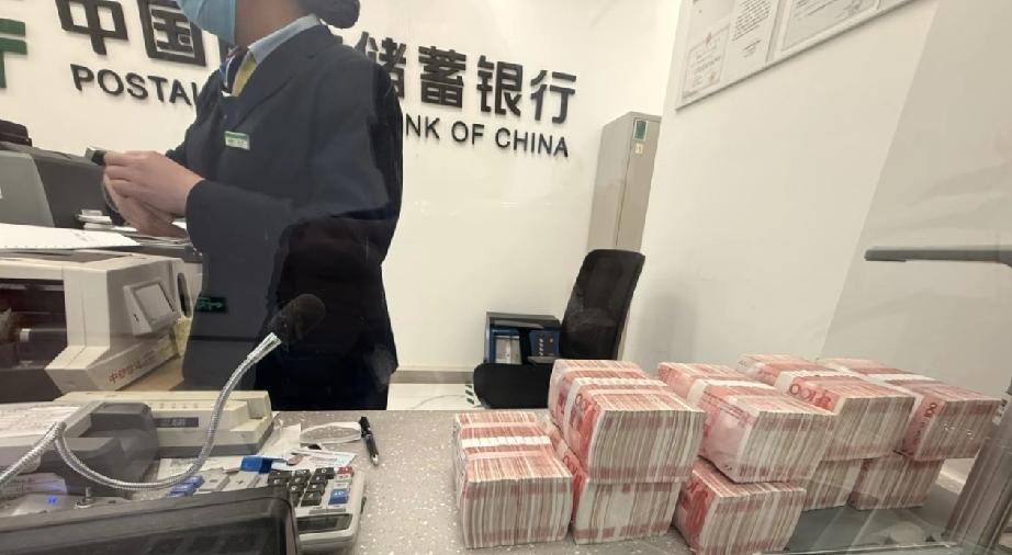 人到中年，要听劝一定要存钱！如果你手里能攒下30万，那它就是咱中年人的定心