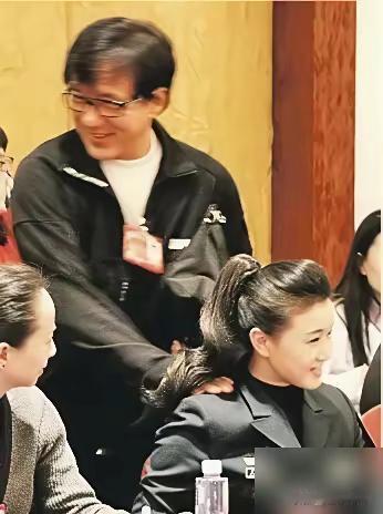 房大哥是娱乐圈众所周知的花花公子，以前叫龙少爷，后来叫大哥！这位大哥不懂政