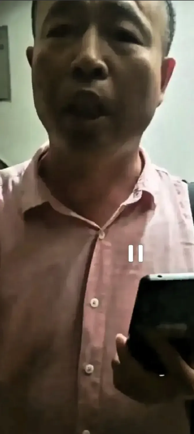 武大这两招“臭棋”丢校格！第一，不遵守法律。法院都判决了，构不上性骚扰，肖同学是