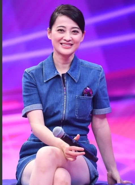 当年，梅婷拍摄《推拿》时对秦昊说：我好像爱上那个摄影师曾剑了，秦昊吃了一惊，很快