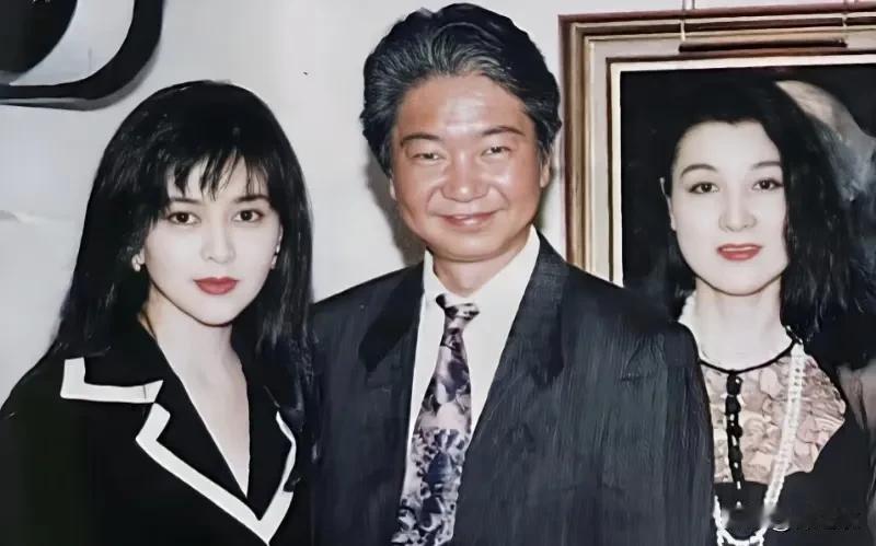 我看了王晶的一个谈话节目，他说蔡澜年轻时在邵氏电影工作当电影监制，因为他精通多国