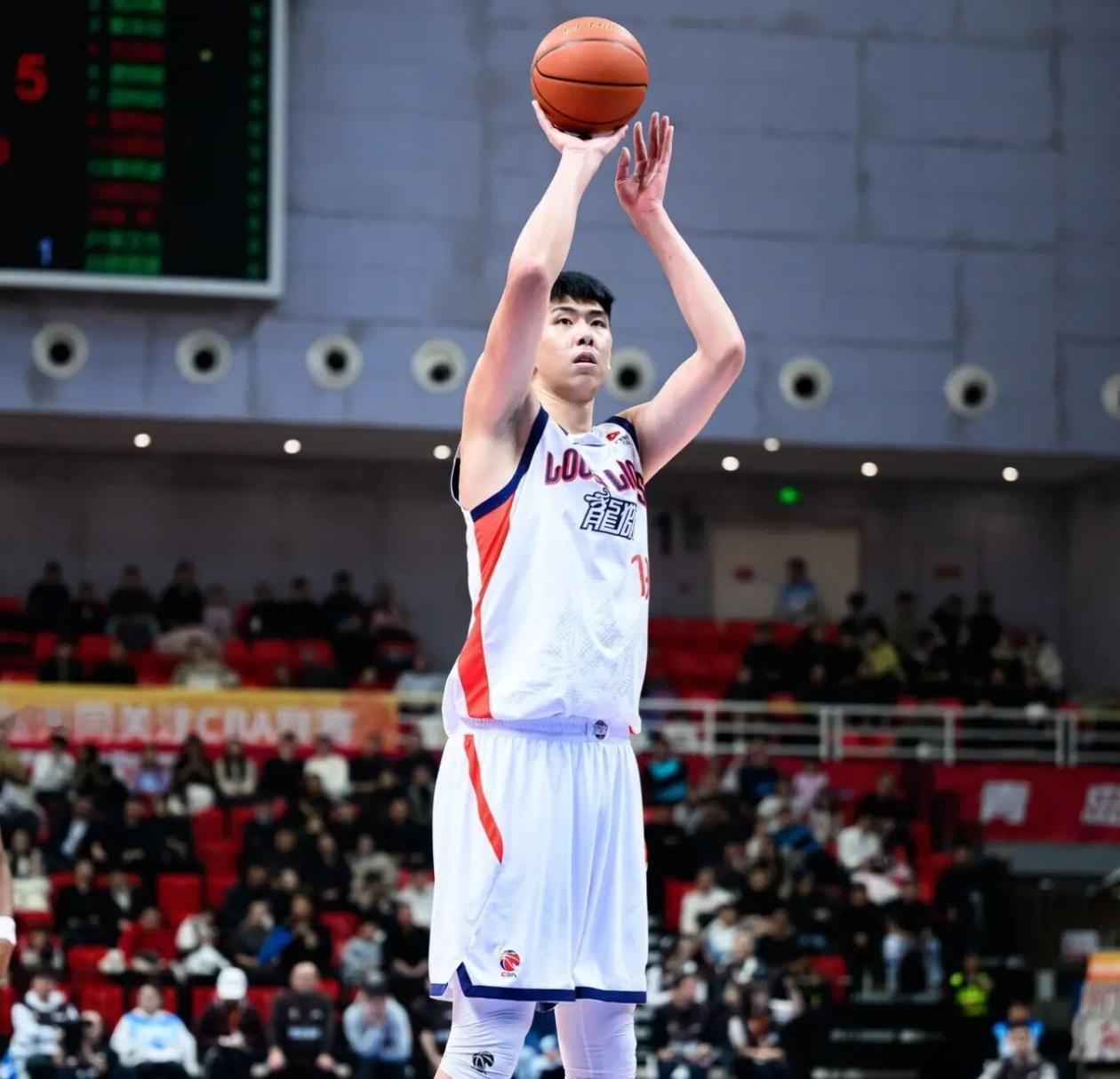 徐昕冲击NBA试训的机会来了，这次机遇和不确定性同时摆在面前，广州男篮的支持态度