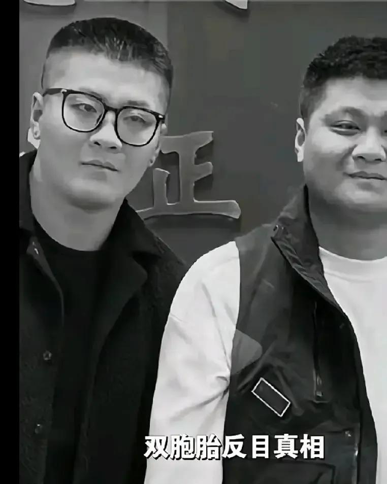 南京一对失散27年的双胞胎刚抱完哭完，第十天就把微信拉黑。哥哥在南京做工人，弟