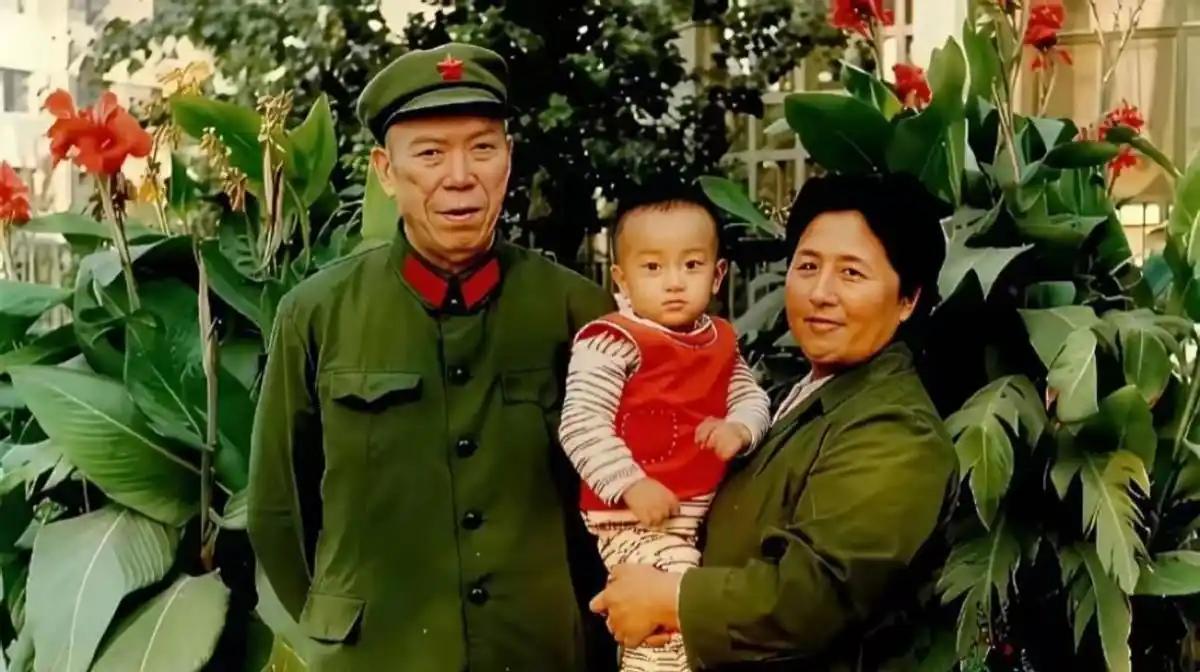 梁兴初1985年9月因重感冒住院，感冒症状缓解后，10月4日突发心脏病，10月5