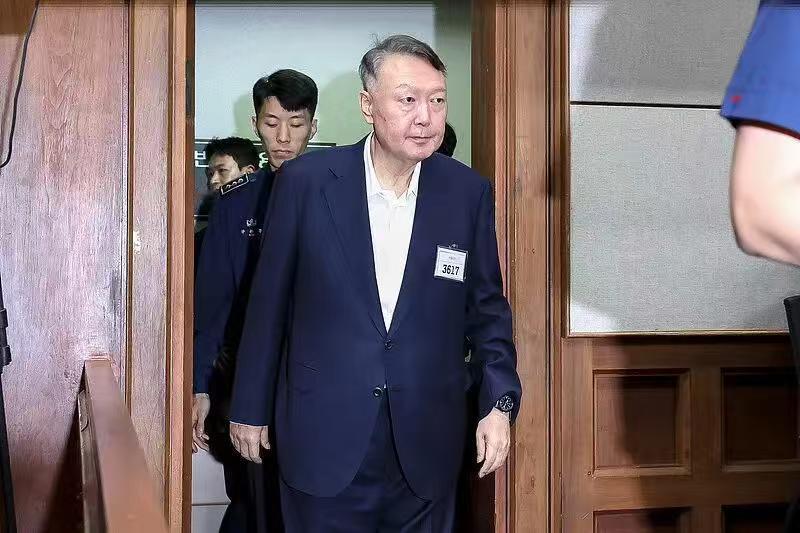 果然，尹锡悦的保释申请被驳回了！当地时间10月2日，韩国法院驳回前总统尹锡悦方面