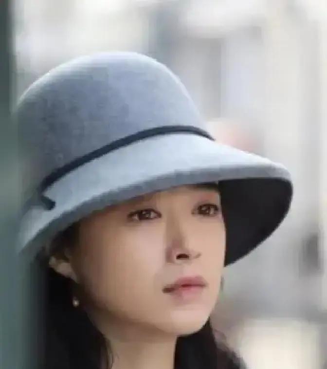 央视八套的《左轮手枪》峰值收视1.89，居然把老牌综艺都踩在脚下，这简直是行业地