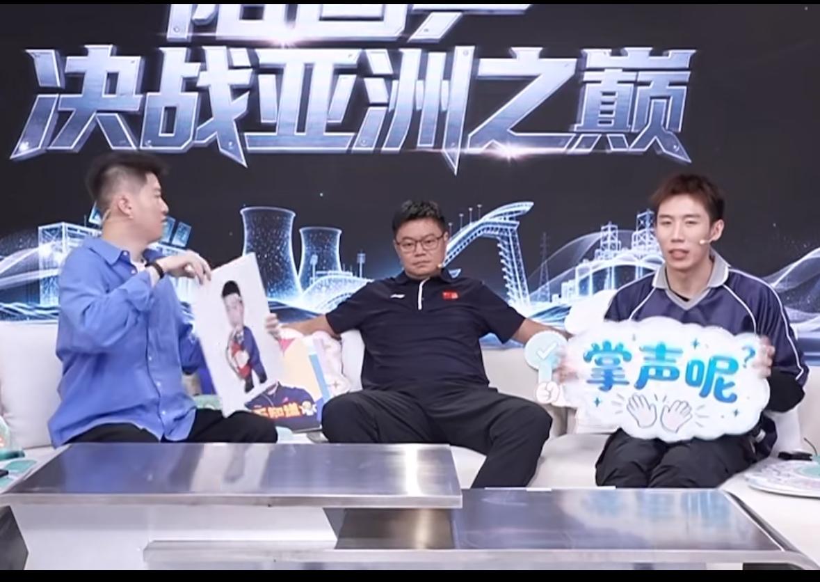 亚运会中国男团晋级四强，侯英超老师评价向鹏“你是我大哥”9月22日，名古屋亚运