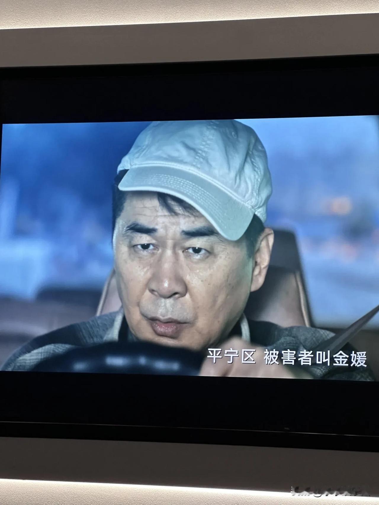 陈建斌这帽子是非戴不可吗？最好是给我一个说法，不然我不能理解，又小也戴不下去为啥
