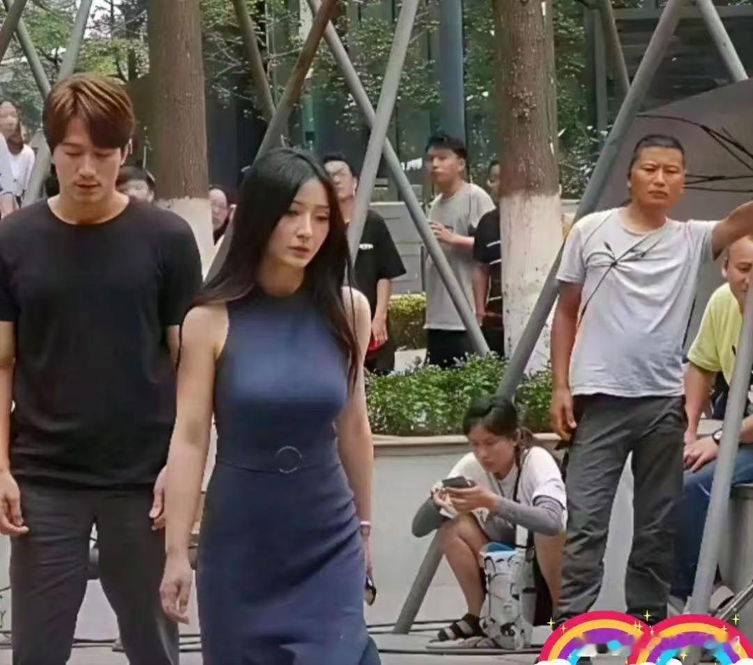 柳岩身材还是那么好只是毕竟年龄到了，脸上看起来还是有点儿老了