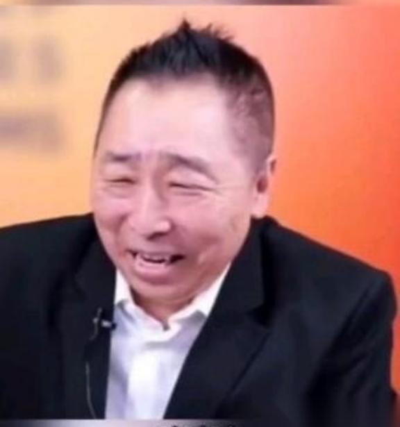 新加坡总理终于尝到了苦果，有人出来怼他了！台湾名嘴唐湘龙：新加坡总理黄循财站队日