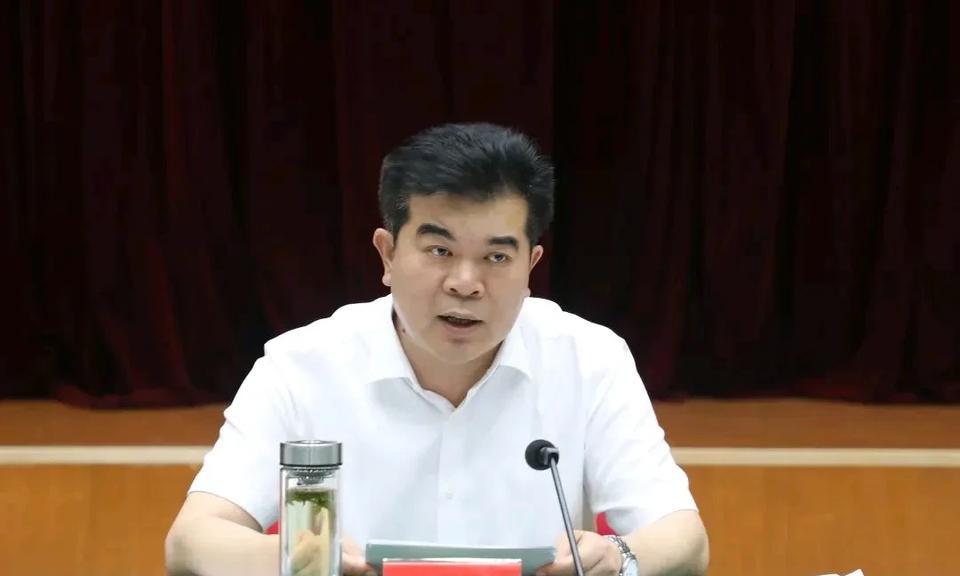 6月20日，县委书记、县委审计委员会主任王俊红主持召开县委审计委员会第十次会议。