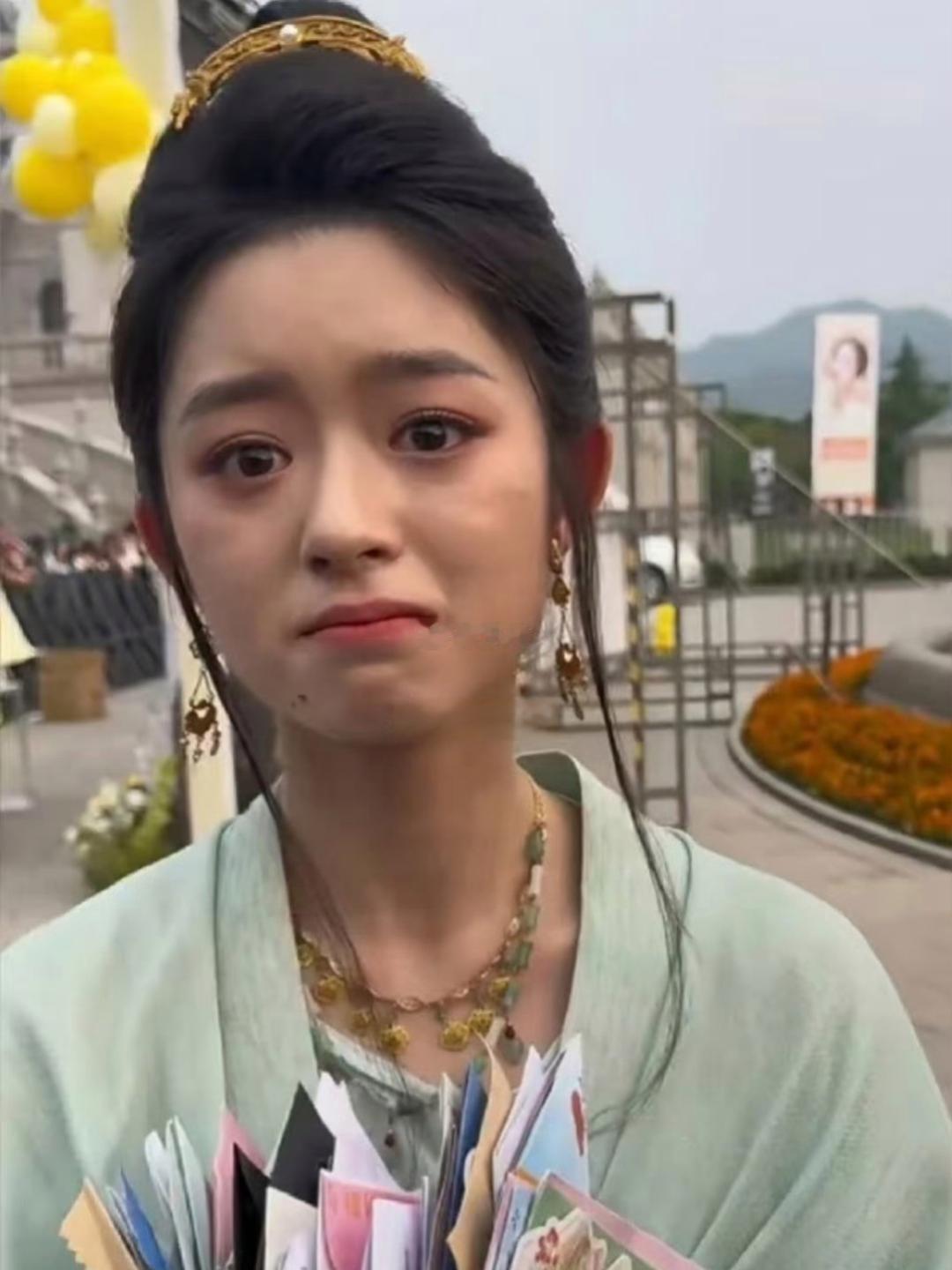 耳环事件早就反转了给这个女孩多些善意吧