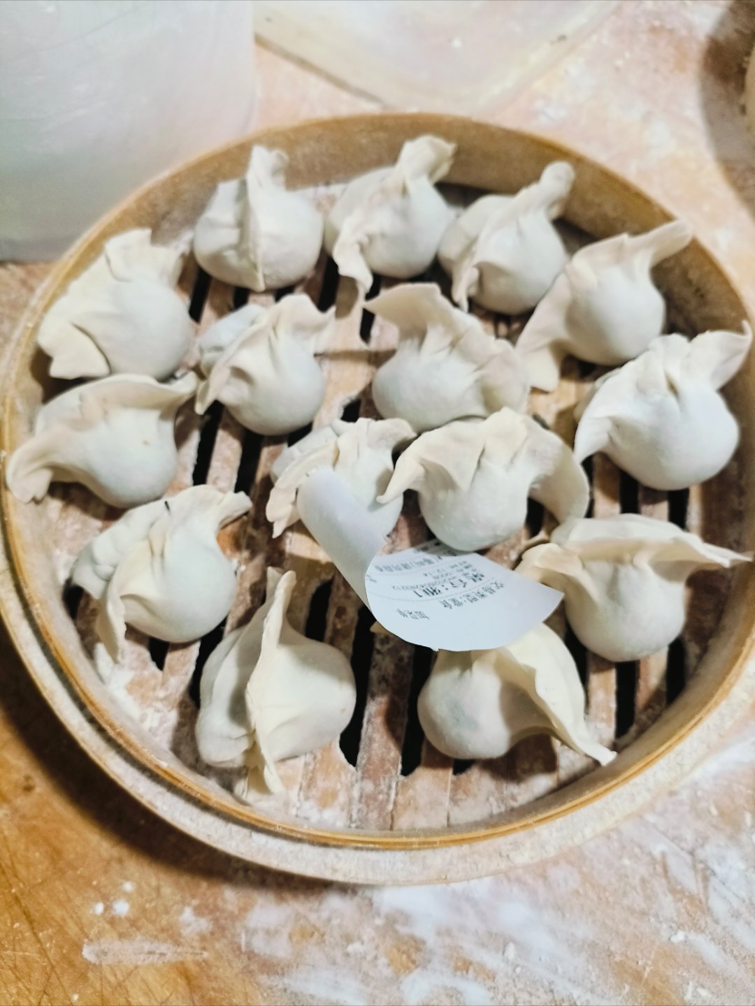 看看我刚学的包饺子，以前只会平常的包法，今天和面点师傅约的挤饺子，怎么样还不错吧