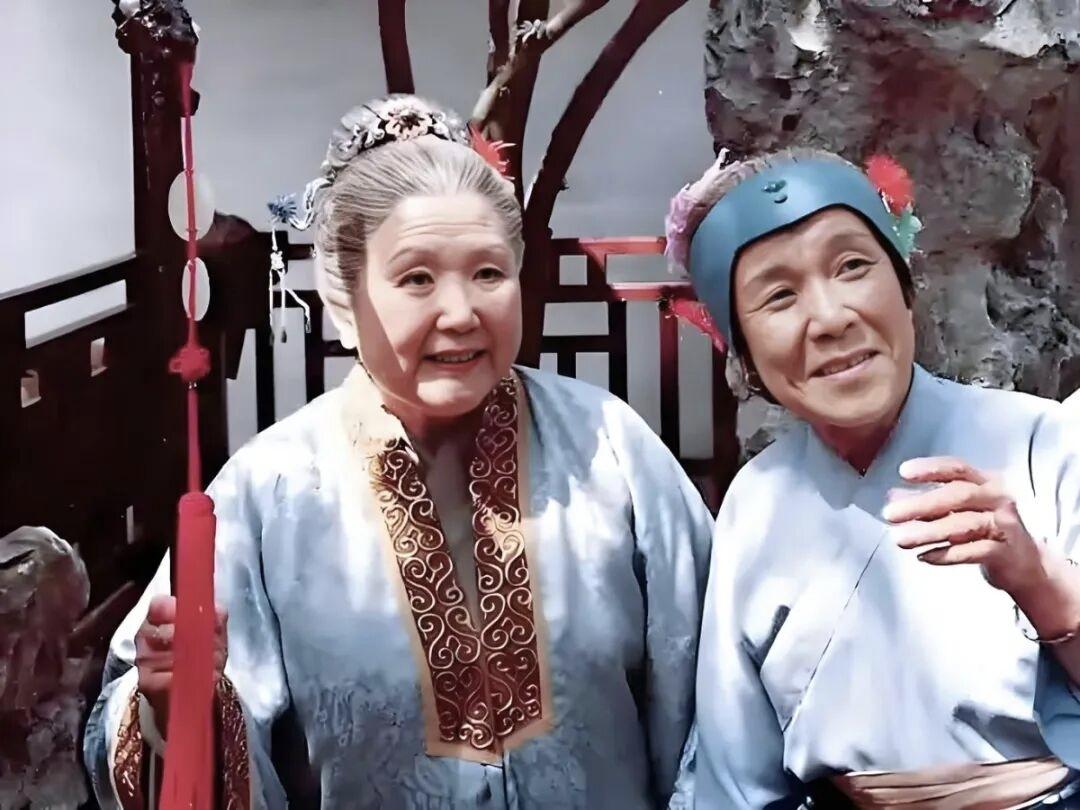 看李在明这几天在中国的表演，我脑子里只有一个词：刘姥姥进大观园。别误会，