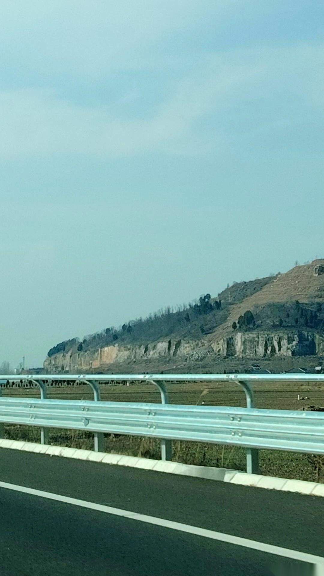 闺女，妈跟你说句掏心窝子的话。咱家要是普普通通，就千万别削尖了脑袋往那种泼天富