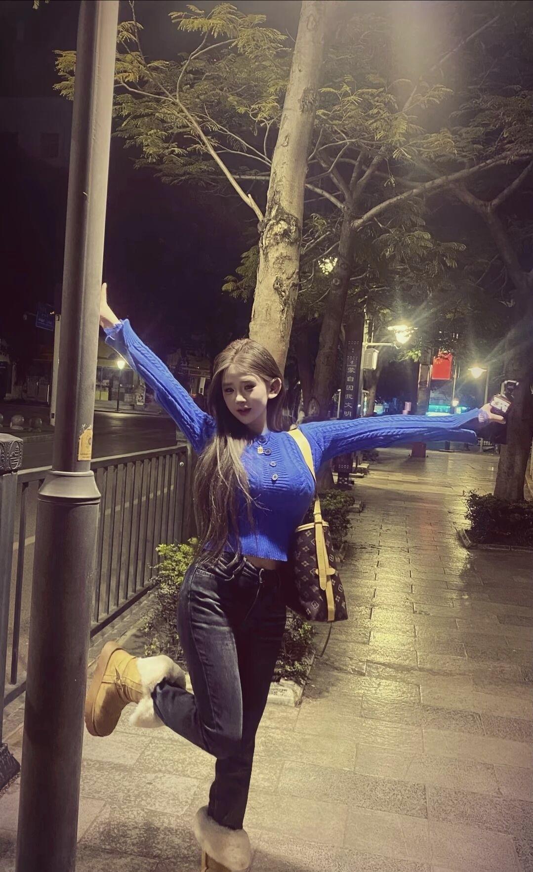 路灯是我的打光板，街头是我的舞台，随性摇摆就很自在✨