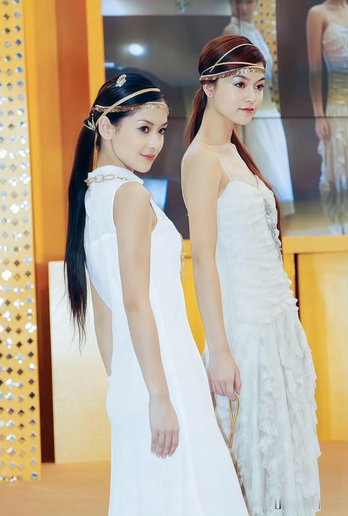 哇，Baby和文咏珊这张早期同框也太养眼了吧！两位都是妥妥的港风美人，Baby