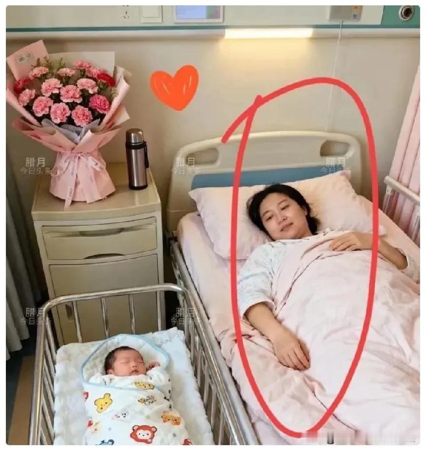 52岁生二胎，这妈真刚。她的心路历程值得分享。这个妈妈有两个儿子，大儿子今年24