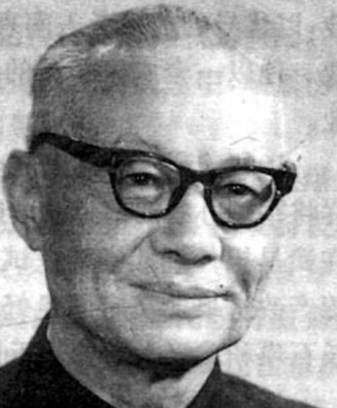 🌞1979年，在一次大会上，杨显东鼓起勇气批评陈永贵，他说：“我认为动员全