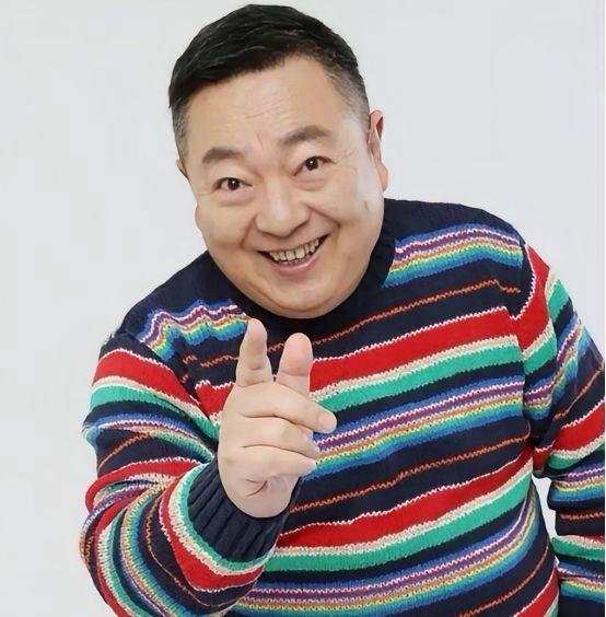 这事儿是真的。董浩叔叔2024年底自己在视频里说的，1992年他36岁，连续十年