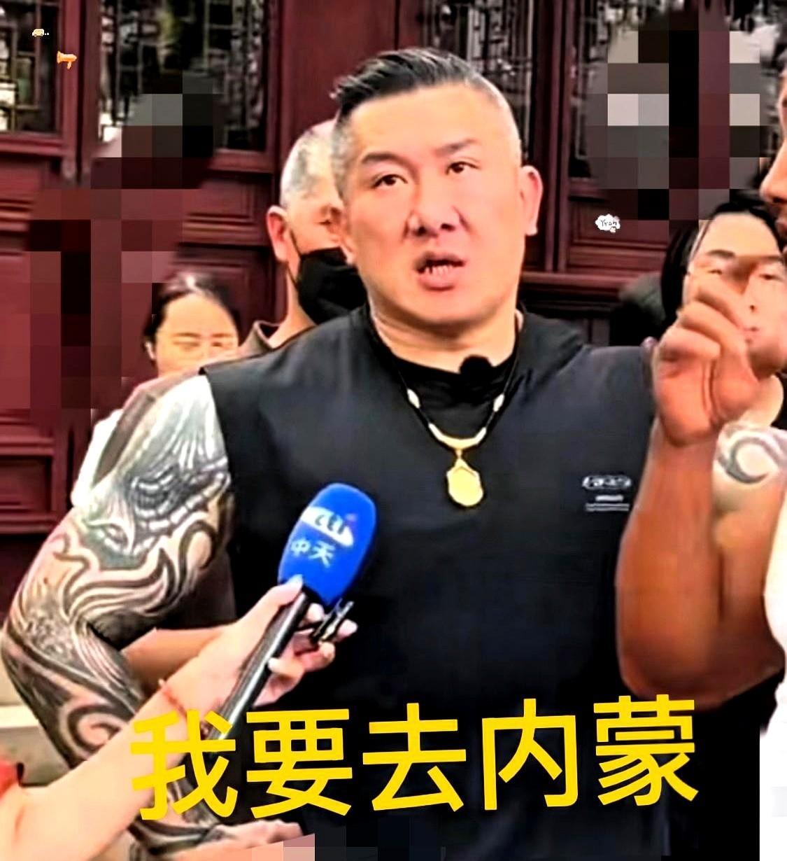 .刷到了馆长的消息，一个大男人，因为接了个大陆的广告，在镜头前激动得像个孩子，说