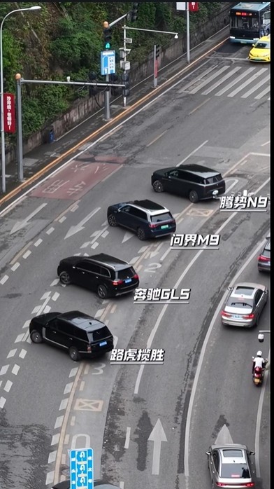 又大又灵活，5.2米的腾势N9，窄路掉头一把过