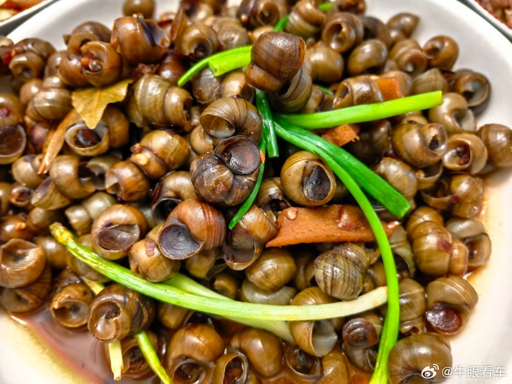 还有个金雀花凉拌和猪蹄汤刘师傅私房菜