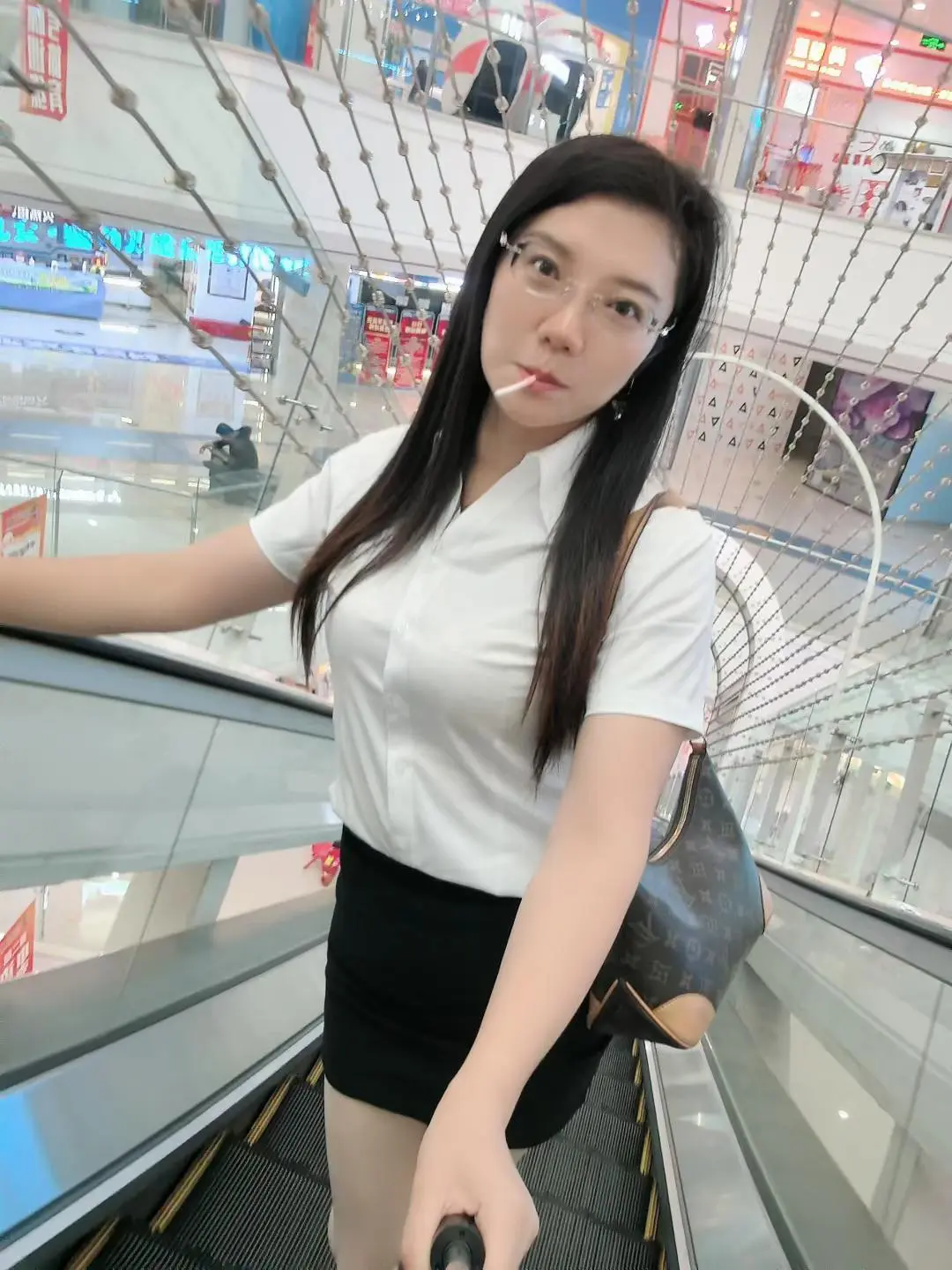 一看就是坏姐姐。
