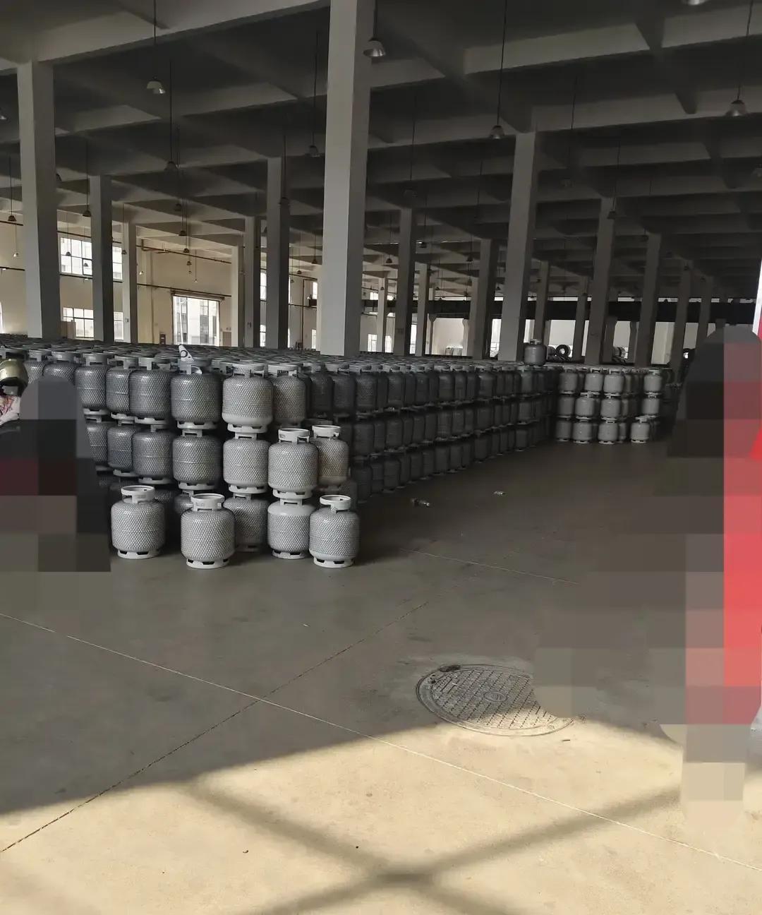 中东客户下单小煤气罐，要求罐体加厚、底座焊死、提手焊牢，连最差的材料也行，只要别