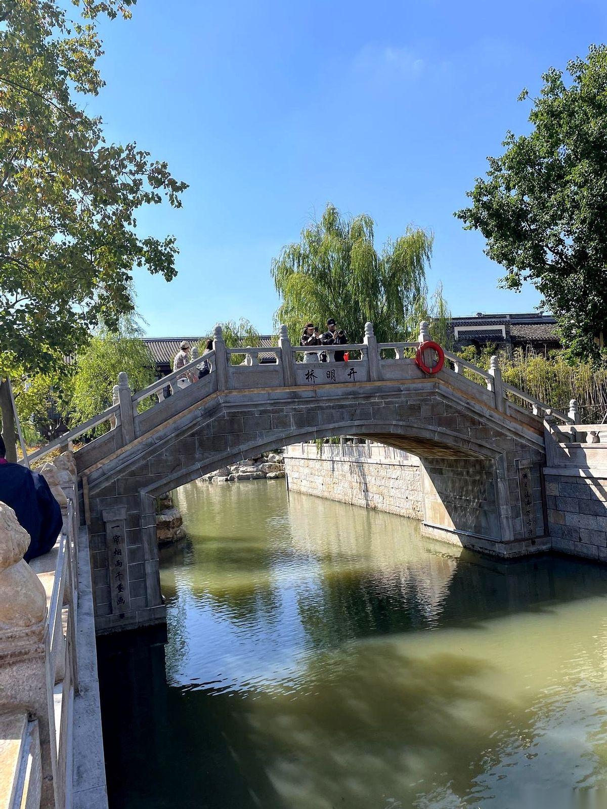 我妈为我高考做了什么？就多给了一个鸡蛋。为我妹高考呢？走了二十多里山路，去