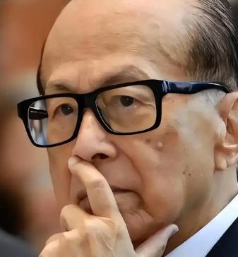 丢了巴拿马两个港口，李嘉诚依然要把全球剩余港口一次性打包卖掉——228亿美元，一