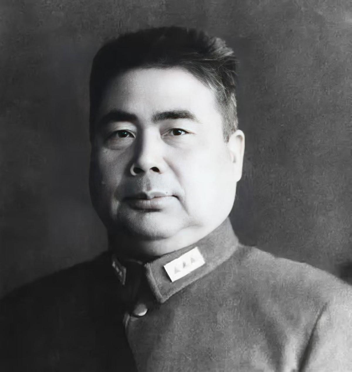 冯玉祥晚年在美国流亡时，有人问他：“您和蒋介石结拜过兄弟，您觉得他到底是个什么人