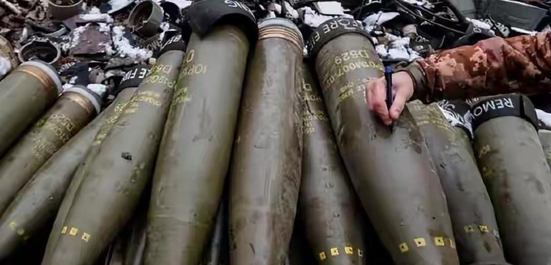 美国众议院开始反对特朗普了，这时候对乌克兰的是否提供军事援助进行投票的时候，竟然