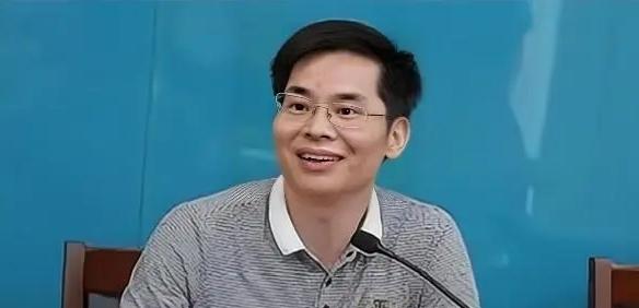 1991年，中国籍留美博士谢彦波原本前途无量，却因深夜双手插兜，去导师家里谈事，