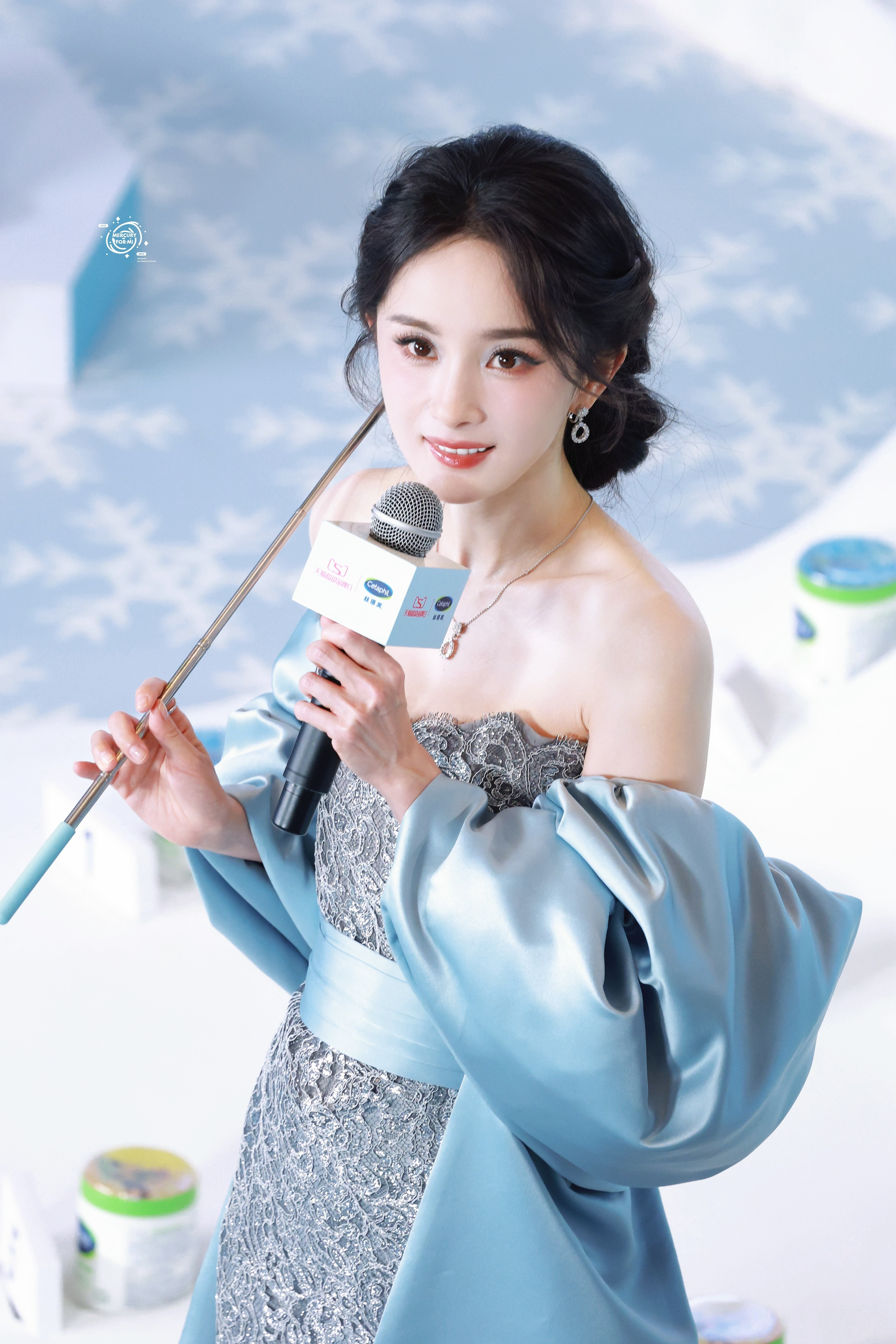 杨幂上海丝塔芙饭拍合辑：