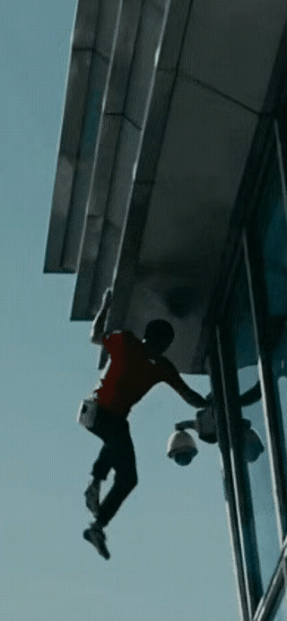 仔细拆解亚历克斯攀爬101大楼关键处的这一连贯的动作，在普通人看来，每一步都是逆