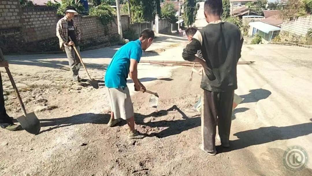 缅北木邦县民众的积极性很高，自己筹钱修水泥路！果敢同盟军的控制区域内，是没有战争