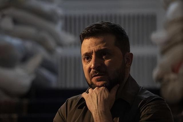 【在现实面前，泽连斯基低头了】当地时间2026年1月14日，乌克兰总统泽连斯基